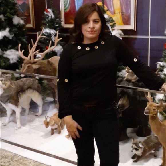 Meet your Posher, Claudia - Picture 2 of 5